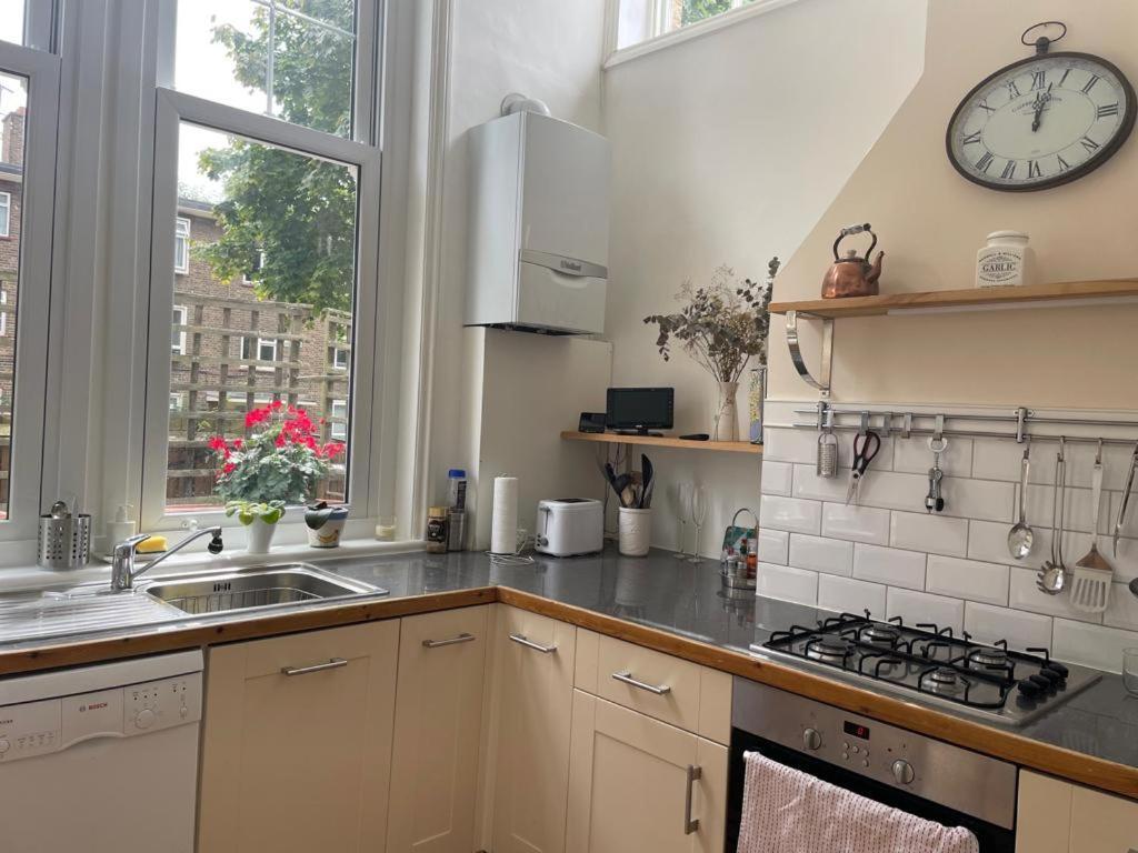 Spacious Holiday Home! Londres Exterior foto